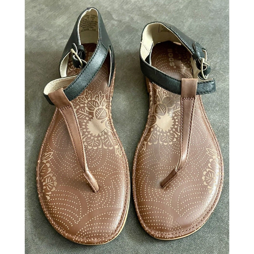 NWOT NWOB Women’s Bogs Memphis Thong Sandals Black Brown T-Strap Boho Size 7